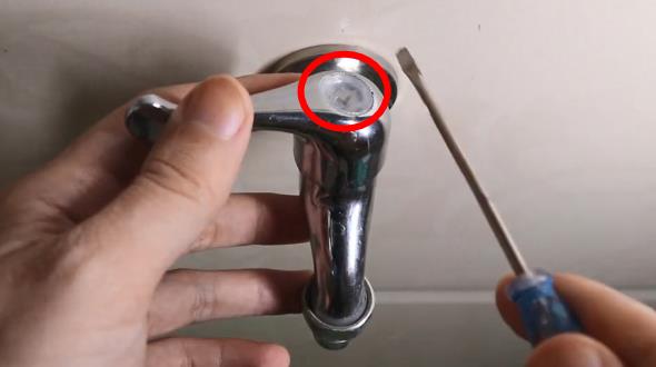 水龙头滴水怎么处理？看步骤图跟着老师傅一步步操作一下吧！