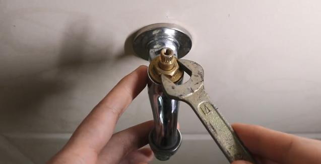 水龙头滴水怎么处理？看步骤图跟着老师傅一步步操作一下吧！