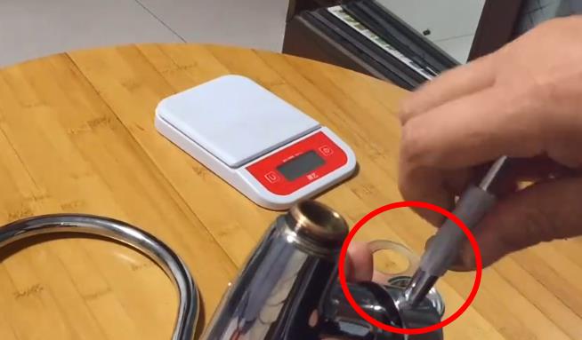 360旋转水龙头拆卸图解，4个步骤轻松拆卸所有配件!