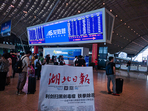 龙胜管高铁广告50城同步上线，刷屏亿万人！